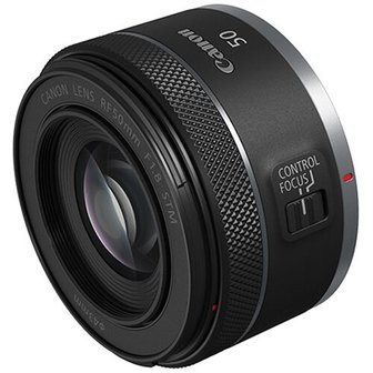 Canon EOS R5 + RF 50 mm &fnof;/1,8 STM