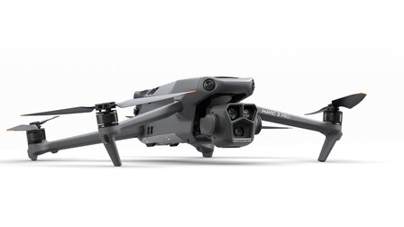 DJI Mavic 3 Pro Fly More Combo (DJI RC) 