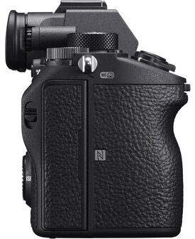 SONY Alpha 7R III 35-mm-Vollformatkamera mit Autofokus ( ILCE-7RM3 )